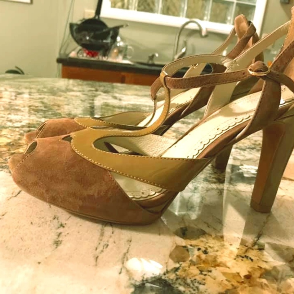 Brook Brothers Suede T-Stap Pumps